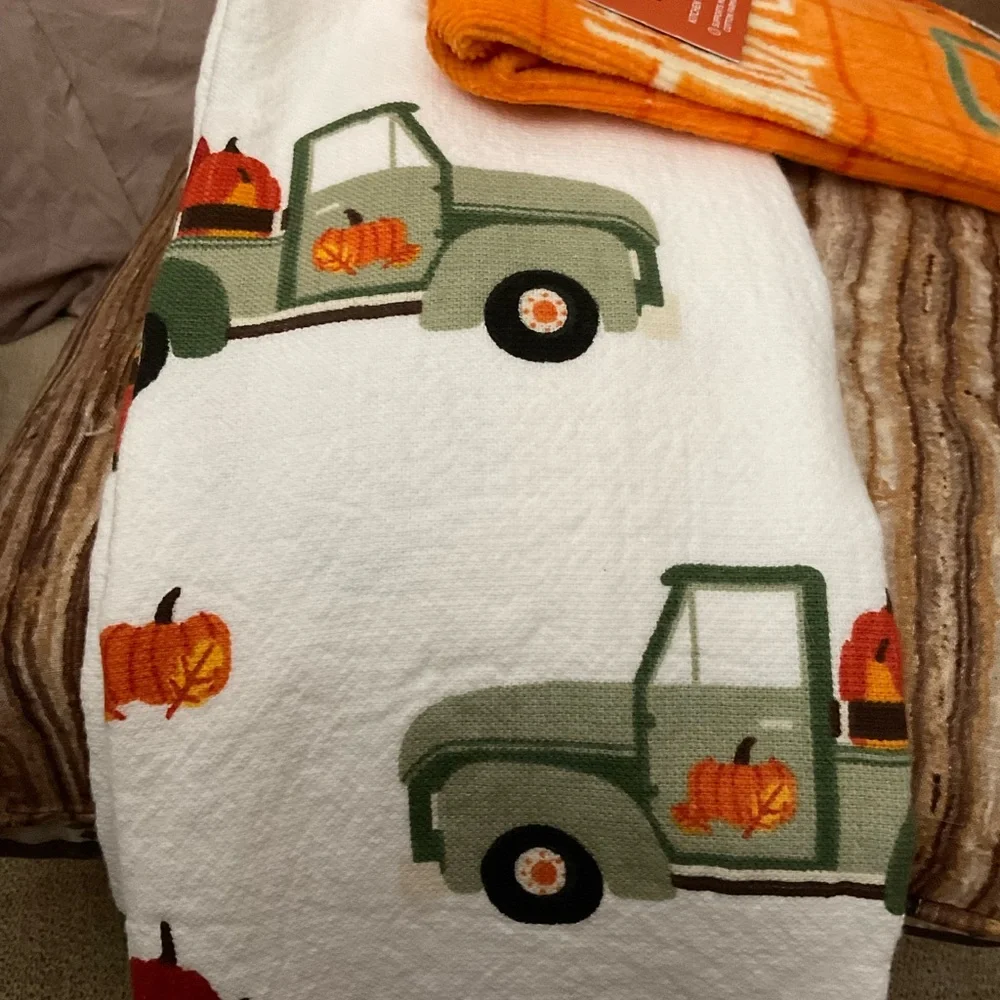 Fall Antique Pickup Autumn Leaves, Pumpkin, Kitchen Towels, Adorable Set of 2